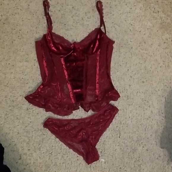 Lingerie - Picture 2 of 6